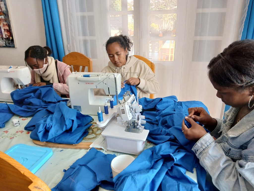 Mères de famille en formation couture